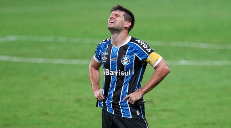 Kannemann ainda segue fora visando recuperação completa - Foto: Fernando Alves/AGIF.