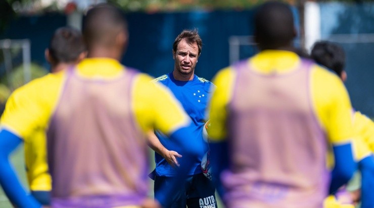 Felipe Conceição: prepara equipe para início da Série B (Foto: Bruno Haddad/Cruzeiro/Divulgação)