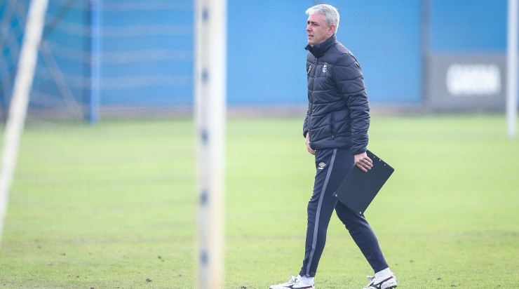 Tiago Nunes: irá rodar o elenco contra o Aragua (Foto: Lucas Uebel/Grêmio/Divulgação)