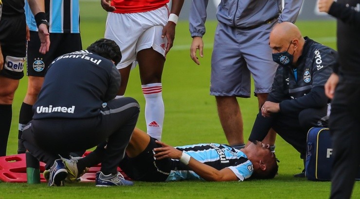 Luiz Fernando tem lesão confirmada e está fora pro 3 semanas - Foto: Pedro H. Tesch/AGIF.