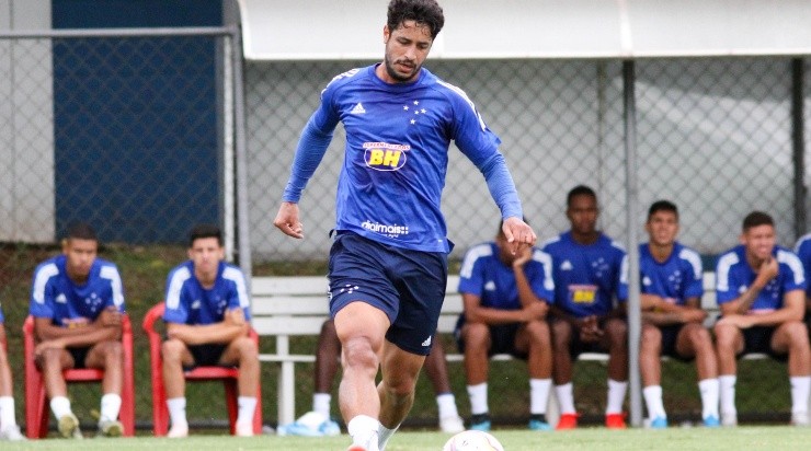 Léo: de saída do Cabuloso (Foto: Fernando Moreno/AGIF)