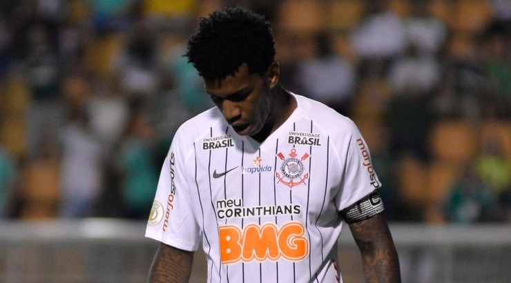 Gil vinha sendo reserva com Mancini - Foto: Bruno Ulivieri/AGIF.