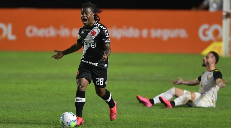 Lucas Santos deve ser emprestado pelo Vasco - Foto: Thiago Ribeiro/AGIF.