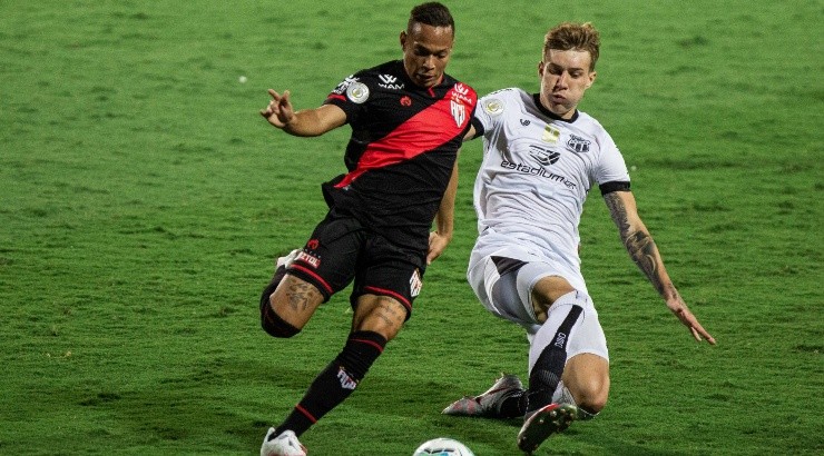 Janderson vem sendo o destaque dos goianos - Foto: Heber Gomes/AGIF. Janderson vem sendo o destaque dos goianos - Foto: Heber Gomes/AGIF.