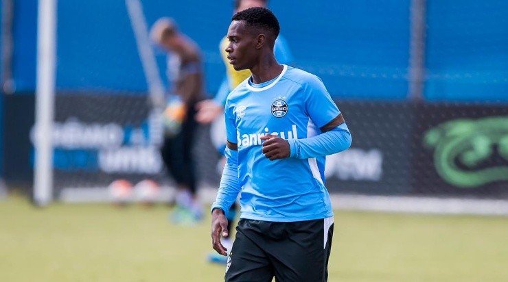 Lincoln foi revelado nas categorias de base do Imortal - Foto:Jeferson Guareze/AGIF.