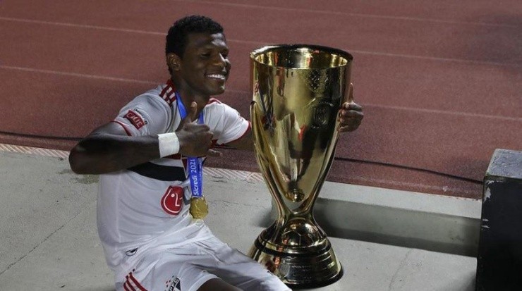 Arboleda foi afastado pelo São Paulo após ser flagrado em uma festa clandestina com David Neres. Foto: Rubens Chiri/ São Paulo