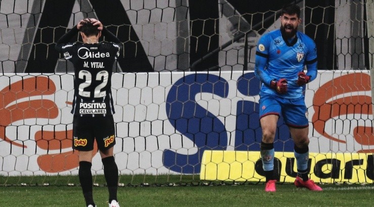 Fernando Miguel pegou um pênalti e foi o destaque do Dragão na vitória diante do Corinthians pela 1ª rodada do Brasileirão - Foto: Ettore Chiereguini/AGIF.