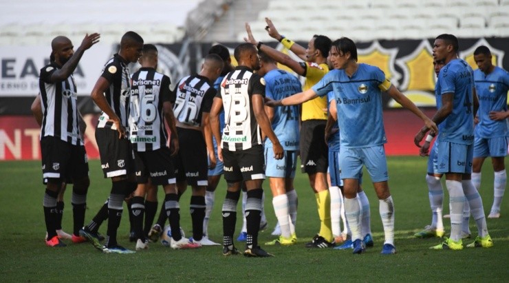 Grêmio acabou sendo derrotado pelo Ceará - Foto: Kely Pereira/AGIF. Grêmio acabou sendo derrotado pelo Ceará - Foto: Kely Pereira/AGIF.