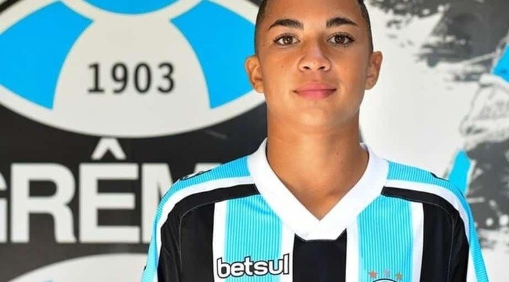 Brenno tem estatura muito baixa e busca evolução - Foto: Divulgação/Grêmio. Brenno tem estatura muito baixa e busca evolução - Foto: Divulgação/Grêmio.