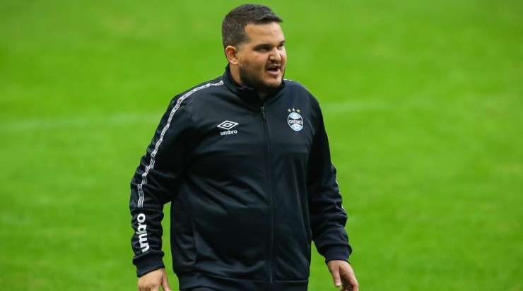 Pedro Sotero: comandou o time na Copa do Brasil (Foto: Pedro H. Tesch/AGIF)