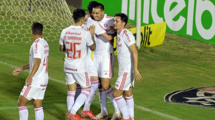 Com gol de Galhardo, Colorado abriu vantagem sobre o Vitória (Foto: Walmir Cirne/AGIF)