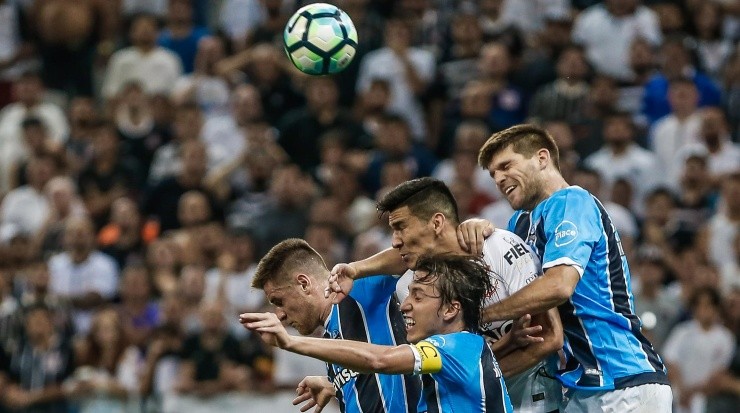 Zagueiro encerrou sua passagem pelo West Ham - Foto: Marcello Zambrana/AGIF.
