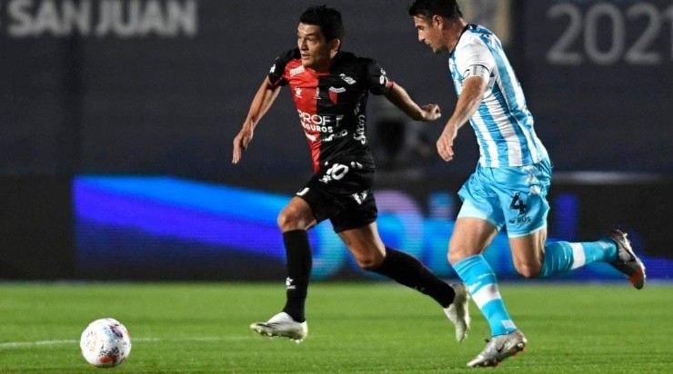 Pulga em ação: título pelo Colón veio em final contra o Racing (Foto: Getty Images/Argentina/Andres Larrovere-Pool)