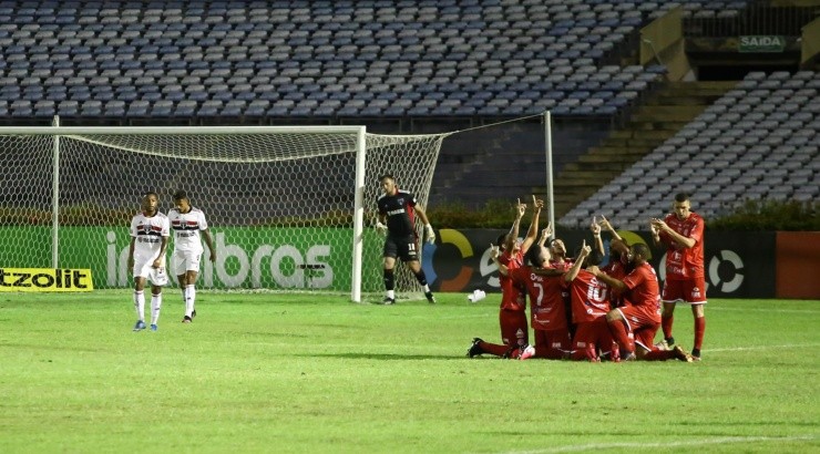 São Paulo foi superado pelo time do Piauí - Foto: Marcelo Cardoso/AGIF.