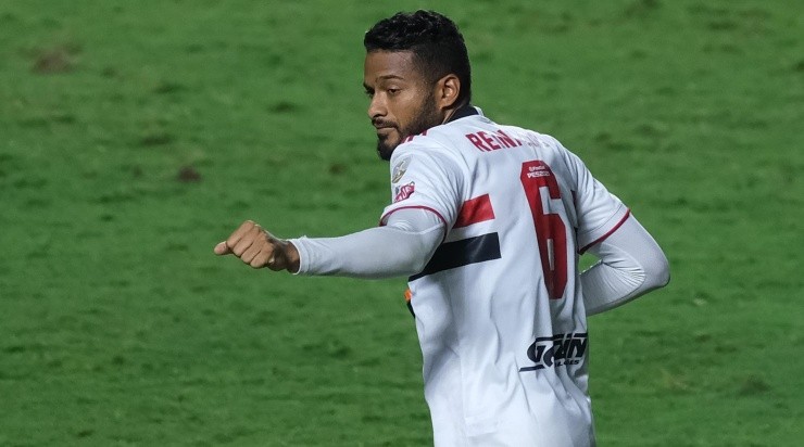 Reinaldo: alvo do futebol turco (Foto: Marcello Zambrana/AGIF)