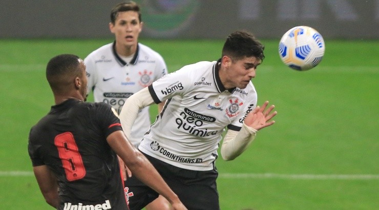 Araos vem agradando o técnico Sylvinho - Foto: Marcello Zambrana/AGIF.
