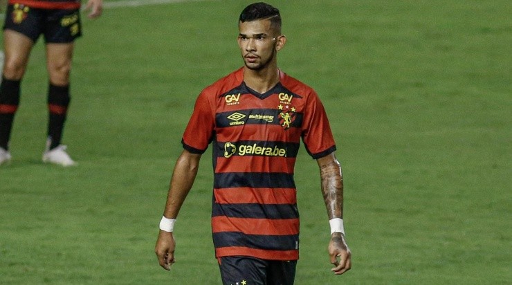 Gustavo: deve ganhar sequência (Foto: Paulo Paiva/AGIF)