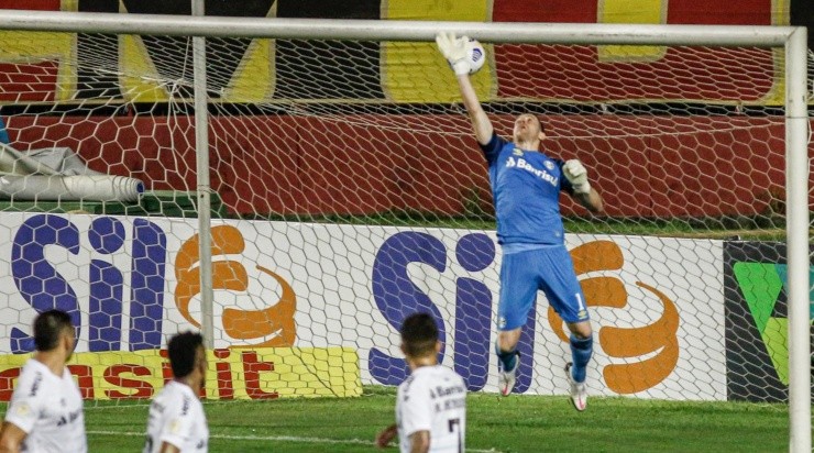 Gol de falta decidiu a partida na Ilha do Retiro (Foto: Paulo Paiva/AGIF)