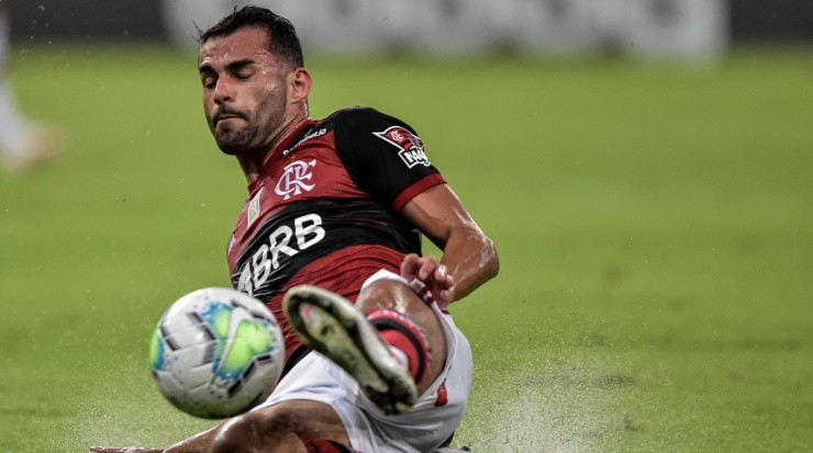 Volante deve ser o substituto de Gerson - Foto: Thiago Ribeiro/AGIF.