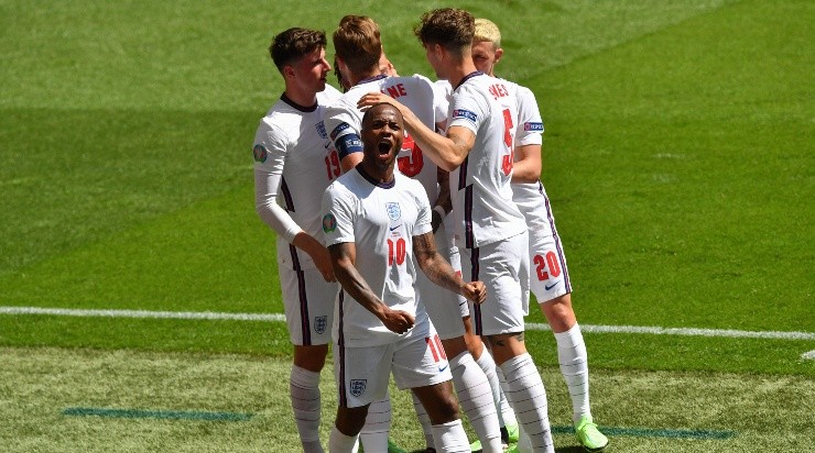 Jogadores ingleses comemoram gol diante da Croácia (Foto: Getty Images)