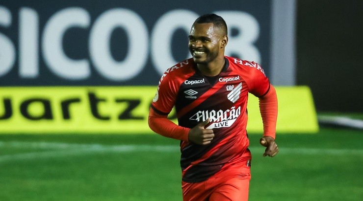 Nikão deve voltar contra o Bahia. Foto: Pedro H. Tesch/AGIF