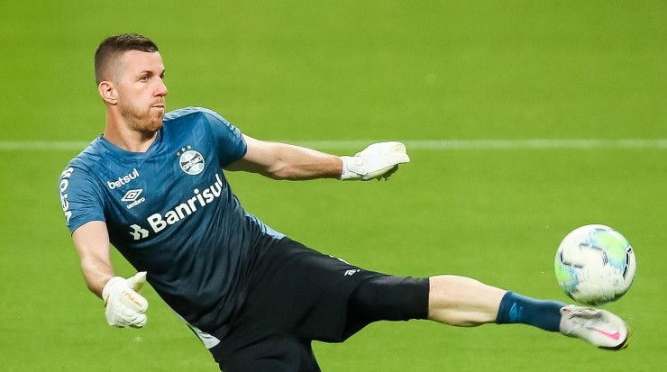 Paulo Victor será reserva na partida - Foto: Pedro H. Tesch/AGIF.