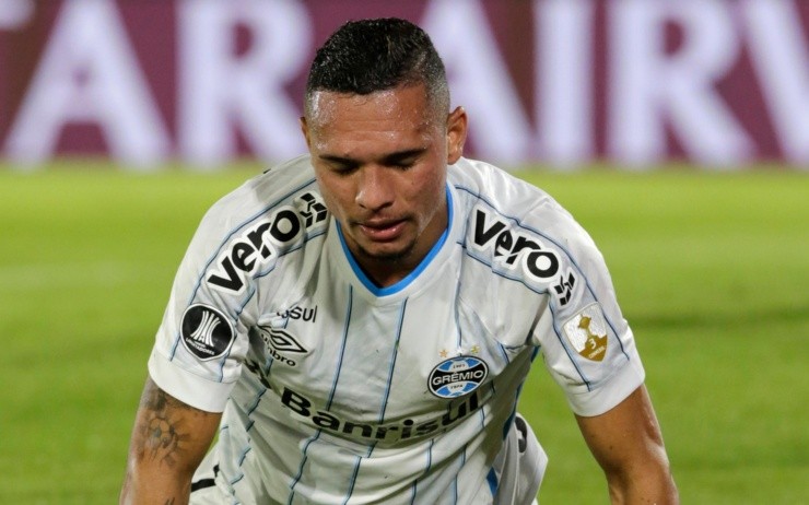 Luiz Fernando perdeu espaço no time titular e Tiago Nunes deve mudar Grêmio contra o Santos (Foto: Luis Vera/Getty Images Paraguay)