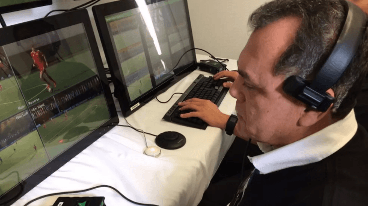 Manoel Serapião Filho em teste do árbitro de vídeo na Suíça — Foto: Divulgação/CBF