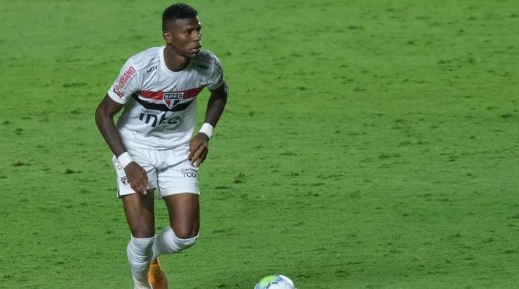 Arboleda: volta ao time após a Copa América (Foto: Marcello Zambrana/AGIF)