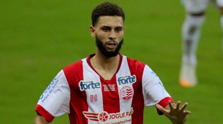 Palha vem colecionando ótimas atuações pelo Náutico. (Foto: Marcel Lisboa/AGIF)