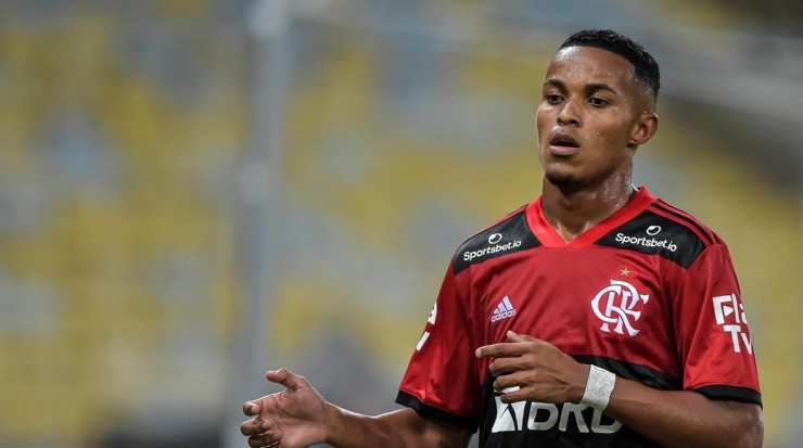 Lázaro nunca se firmou no profissional do Flamengo: (Foto: Thiago Ribeiro/AGIF) Lázaro nunca se firmou no profissional do Flamengo: (Foto: Thiago Ribeiro/AGIF)