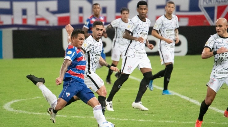 Timão sofreu gol de Robson no Castelão e não teve forças para buscar o resultado (Foto: Kely Pereira/AGIF)