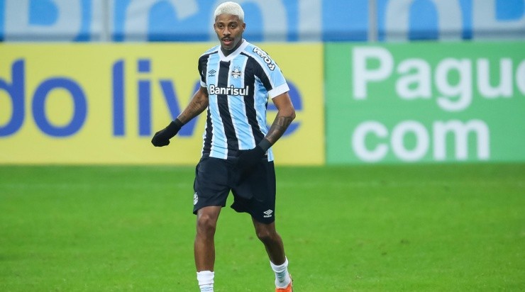 Jean Pyerre: busca retomar seu futebol (Foto: Pedro H. Tesch/AGIF)