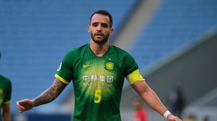 O meia também recebeu contatos de Flamengo e Corinthians. (Foto: Simon Holmes/Getty Images)