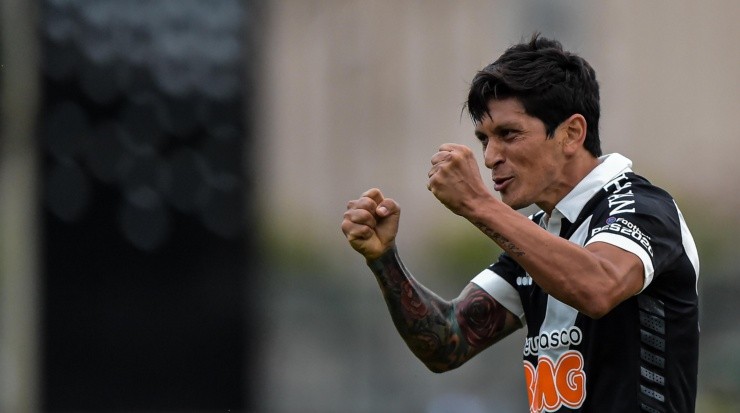 O atacante não pensa em sair de São Januário. (Foto: Thiago Ribeiro/AGIF) O atacante não pensa em sair de São Januário. (Foto: Thiago Ribeiro/AGIF)