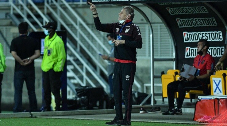 Autuori: explicou a situação do uruguaio (Foto: José Tramontin/athletico.com.br/Divulgação)