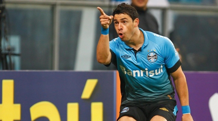 O meia ainda não anunciou seu futuro, mas já estuda algumas ofertas. (Foto: Lucas Uebel/Getty Images)