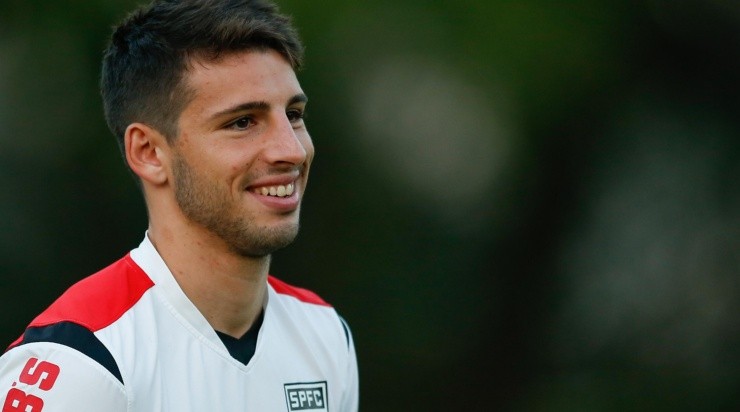 Em 2016, Calleri defendeu o rival São Paulo (Foto: Marcello Zambrana/AGIF)