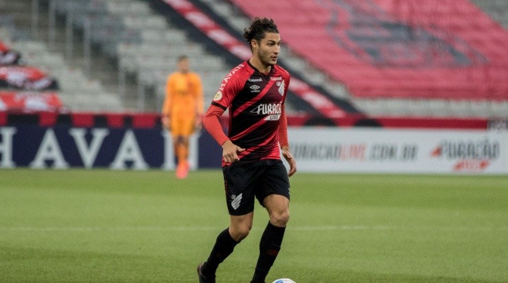 Marcinho não conseguiu efeito suspensivo e segue fora do Furacão contra o Ceará. Foto: Robson Souza/ Agif