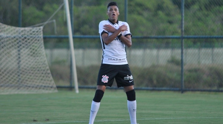 Atacante perdeu espaço no Timão e não permanecerá (Foto: Thiago Ribeiro/AGIF)