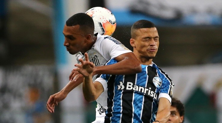 Darlan não deve ser negociado pelo Grêmio. (Foto: Diego Vara - Pool/Getty Images)