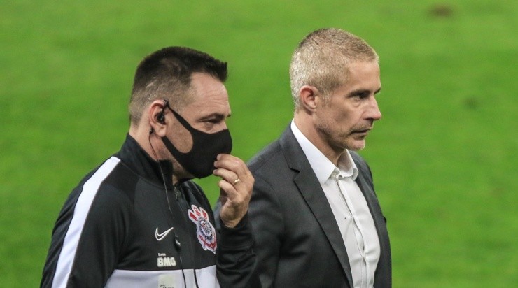Sylvinho já esboçou sua provável escalação contra o Cuiabá, pelo Brasileirão. (Foto: Marcello Zambrana/AGIF) Sylvinho já esboçou sua provável escalação contra o Cuiabá, pelo Brasileirão. (Foto: Marcello Zambrana/AGIF)
