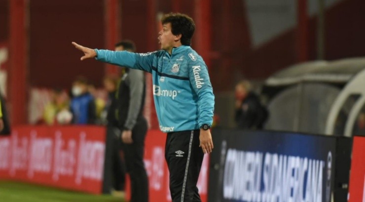 Diniz: explicou as mudanças na equipe (Foto: Ivan Storti/Santos FC/Divulgação)