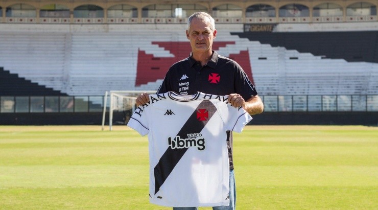 Lisca foi apresentado na manhã desta sexta - 23. (Foto: Vitor Brügger/Vasco)