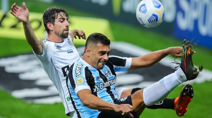 O Vasco passa por uma interminável crise financeira na Série B. (Foto: Pedro H. Tesch/AGIF)