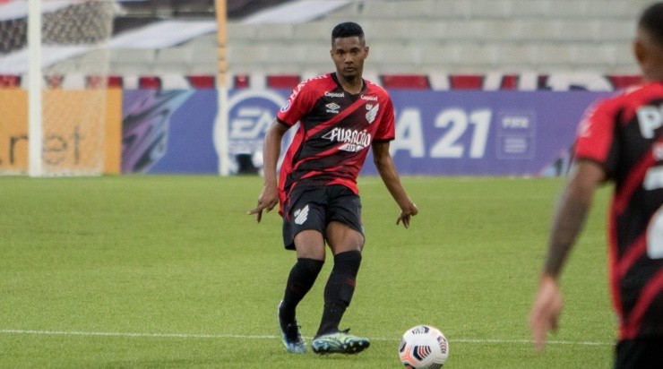 Abner: pode ser negociado com o futebol europeu (Foto: Robson Mafra/AGIF)