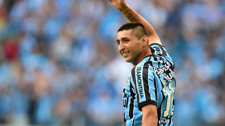 Alan Ruiz nunca se firmou no Grêmio e vem sendo oferecido a outras equipes. (Foto: Vinicius Costa/ Getty Images)