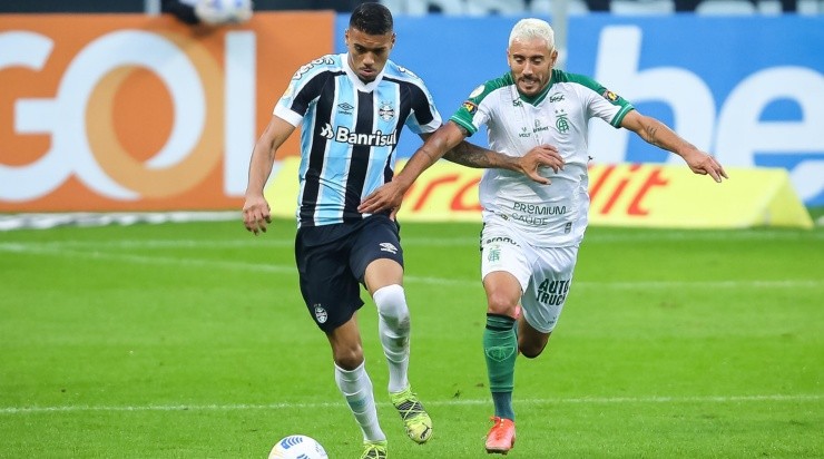 O zagueiro pode acabar vendido para a Europa (Foto: Pedro H. Tesch/AGIF) O zagueiro pode acabar vendido para a Europa (Foto: Pedro H. Tesch/AGIF)