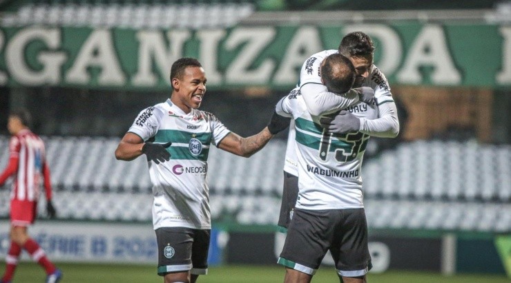 Igor Paixão, Waguinho e Robinho: Coxa teve grande atuação no Couto Pereira (Foto: Divulgação/Coritiba)