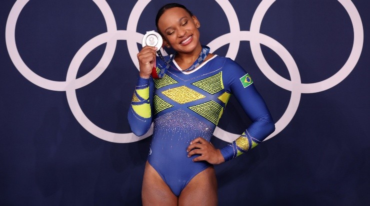 Rebeca Andrade já ganhou medalha de prata no individual geral (Foto: Getty Images)